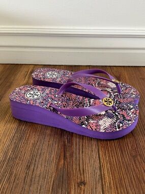 Tory Burch Purple Platform Flip Flop Sandals Snakeskin Printed Insole Size 7